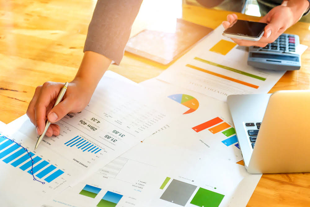 what is the difference between managerial and financial accounting