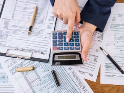 how much do small businesses pay in taxes