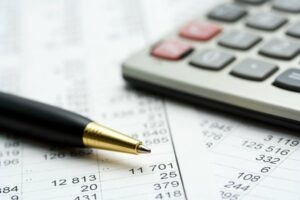 examples of companies that use cash basis accounting