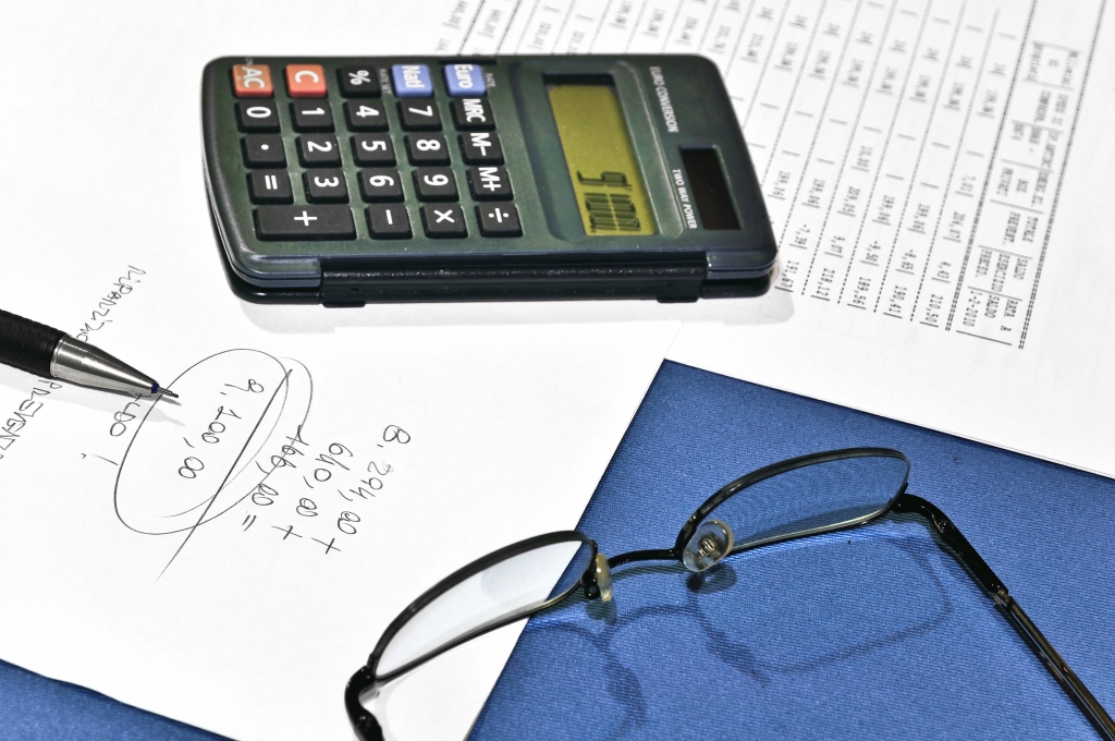 what is difference between accounting and bookkeeping